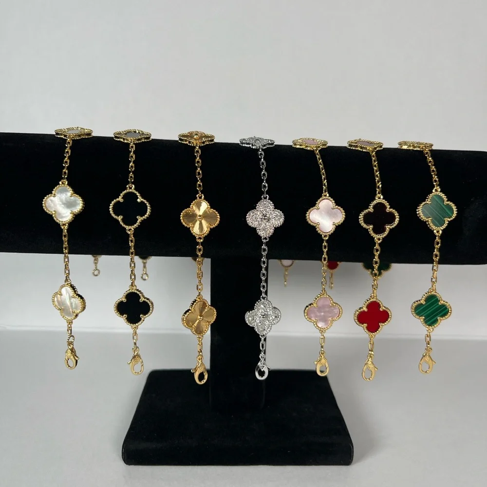V C A Clover Bracelets - Picture 7 of 10
